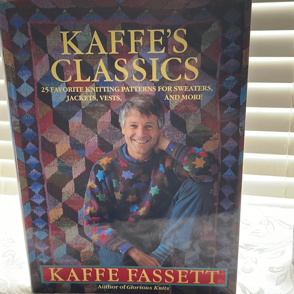 Kaffe’s Classic Knitting Book. 25 favorite knitting patterns. Hardcover